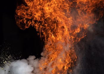 Se entró a bañar y hubo una explosión de gas: Ocurrió en Tarija y hay una chica herida