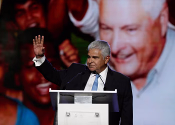 Quién es José Mulino, el delfín de Ricardo Martinelli que prometió devolver el auge económico a Panamá