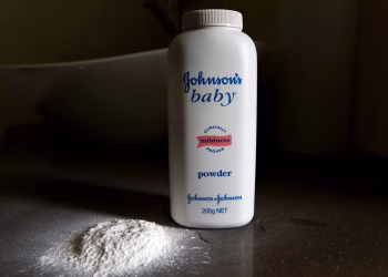 Johnson & Johnson ofreció 6.500 millones de dólares para resolver las demandas por el cáncer provocado por su talco en Estados Unidos