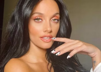 A días de su casamiento, Oriana Sabatini levantó la temperatura con un corset total black con transparencias