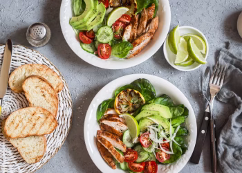 Esta es la mejor cena para evitar la hinchazón, según los expertos de Harvard