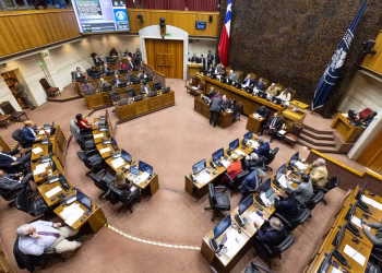 El Senado de Chile aprobó una resolución que solicita a la Corte Penal Internacional la detención de Nicolás Maduro