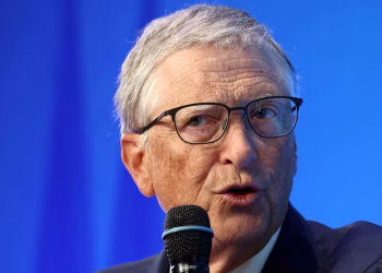 Trabajo: Bill Gates pronosticó que la jornada laboral se reducirá a 3 días gracias a la IA