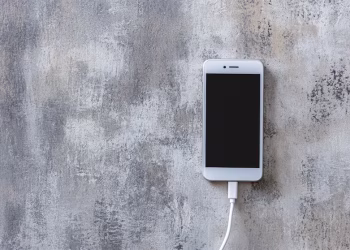 Cinco errores comunes que todos hacen con el celular y que dañan más rápido su batería