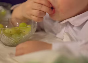 Un niño de cuatro años muere atragantado con una uva