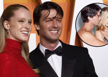 Patrick Schwarzenegger posó casi desnudo junto a su prometida Abby Champion