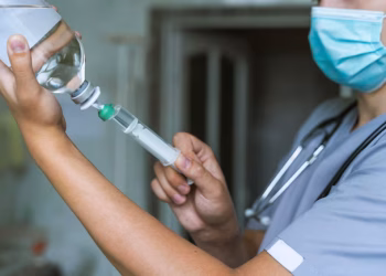 Argentina: Enfermero inyectó leche en el suero a un bebé