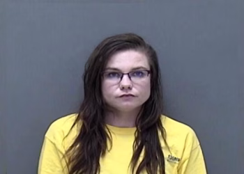 Le pagaban para adiestrar perros, pero en realidad los encerraba en jaulas hasta que morían de hambre