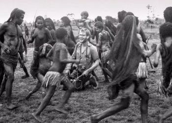 El enigma Michael Rockefeller, el hijo fotógrafo del magnate norteamericano que murió devorado por caníbales