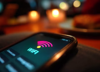 Apagar el WiFi al salir de casa puede proteger toda la información personal, hasta los chats más privados