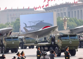 China exhibe su poderío militar con un gran desfile en Pekín en presencia de Putin y Kim Jong Un