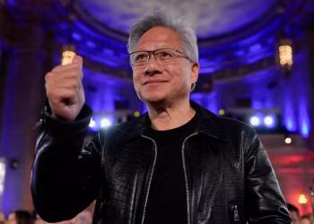 CEO de Nvidia predice una semana laboral de cuatro días gracias a la IA, pero advierte riesgos