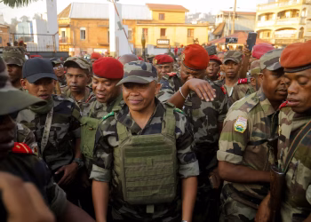 El líder militar del golpe de Estado en Madagascar tomó juramento como presidente interino del país