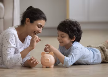 Cómo enseñar a tus hijos a invertir: desde apps hasta criptomonedas