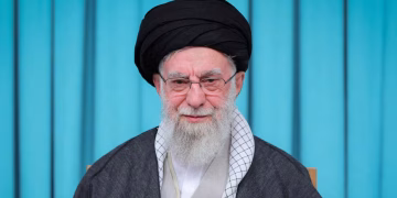 Quién es el Ayatollah Khamenei, uno de los objetivos del bombardeo de Estados Unidos e Israel en Irán