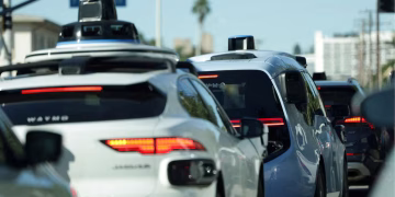 Waymo, filial de Google, defiende por qué usa la asistencia humana remota en los robotaxis