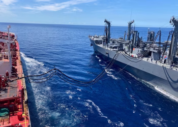 El régimen de Irán interceptó un petrolero al servicio de EEUU en el estrecho de Ormuz: “Prepárese para ser abordado”