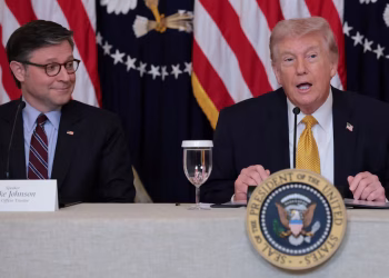 Trump no descartó atacar las reservas de petróleo iraní en la isla de Kharg: “Puede que los oleoductos no sigan en pie”