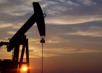 El precio del barril de petróleo sigue en alza en Europa y EEUU por el conflicto en Medio Oriente