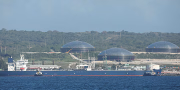 Se agota el suministro de crudo ruso que alivió los apagones en Cuba: el sistema eléctrico sigue en crisis
