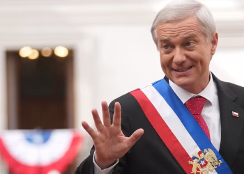 Chile: la oposición criticó a Kast por aclarar que la promesa de expulsar a 300 mil migrantes era “metafórica”