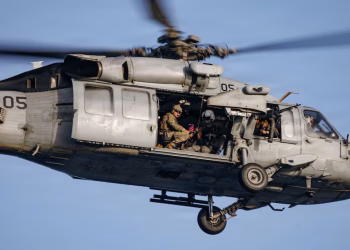 Estados Unidos desplegó buques, aviones y helicópteros para apoyar las operaciones de rescate en Venezuela