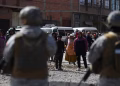 Todavía hay más de 20 bloqueos de carretera en Bolivia pese al estado de excepeción decretado por el presidente Rodrigo Paz