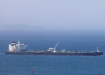 El precio del petróleo cayó a su mínimo en más de cuatro meses por el optimismo en las conversaciones entre Estados Unidos e Irán