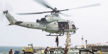 Estados Unidos abordó un petrolero en el golfo de Omán mientras el nuevo bloqueo a Irán suma cuatro buques interceptados en tres días