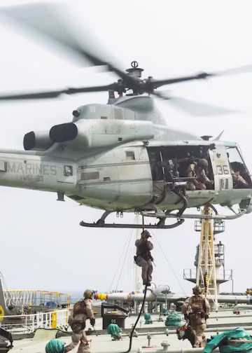 Estados Unidos abordó un petrolero en el golfo de Omán mientras el nuevo bloqueo a Irán suma cuatro buques interceptados en tres días