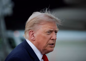 Trump descarta la vía diplomática para abrir el estrecho de Ormuz y profundiza su ofensiva militar contra Irán