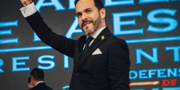 De la Espriella asume la presidencia de Colombia alineado con Trump y promete una ofensiva contra el narcotráfico