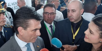 De hacer estudios de mercado a moverse en el núcleo del poder: la ruta de Fernando Cerimedo en Bolivia