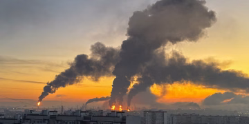 Ucrania lanzó un bombardeo “significativo” contra una refinería petrolera en Moscú durante el último día de las elecciones rusas