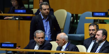 Irán dio detalles de su propuesta para reabrir el estrecho de Ormuz y el precio del petróleo cae en Europa y Estados Unidos