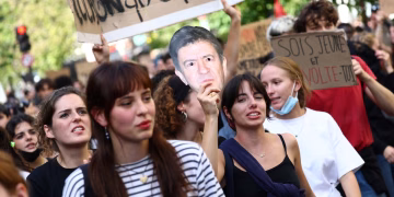 Qué piden los estudiantes franceses que tienen paralizada la educación secundaria desde hace dos semanas